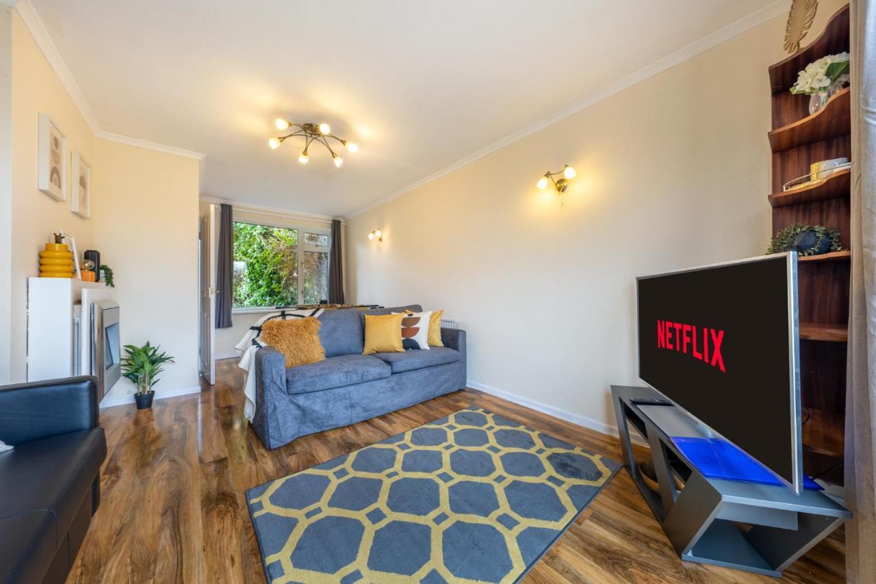 Pierocks Carver Entire House, Hot Tub & Wifi High Wycombe Exterior foto