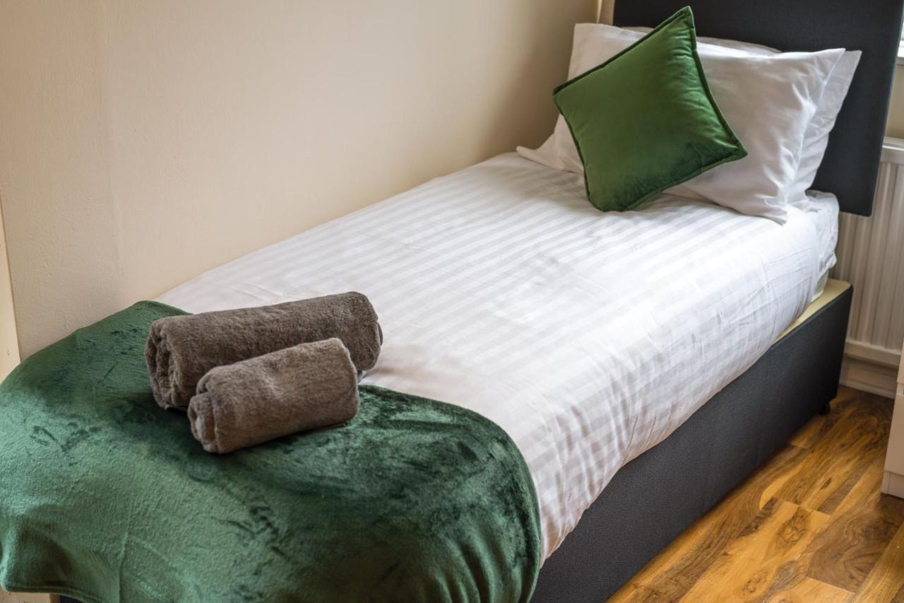 Pierocks Carver Entire House, Hot Tub & Wifi High Wycombe Exterior foto